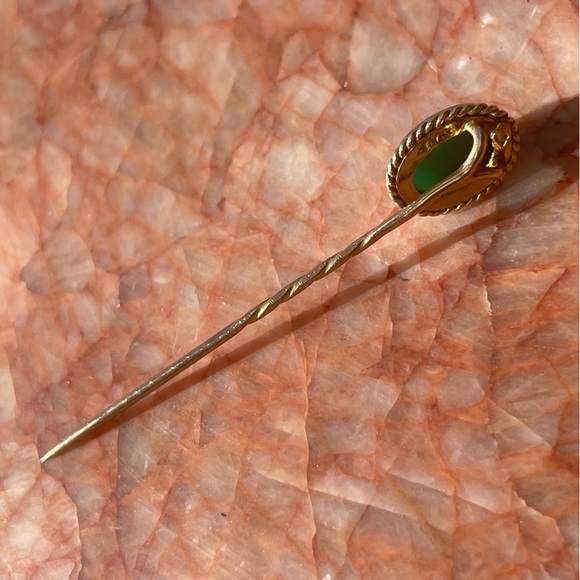 Antique💚14KT💚Gold Cameo Stick Hat Pin Green White Stone - Picture 5 of 8